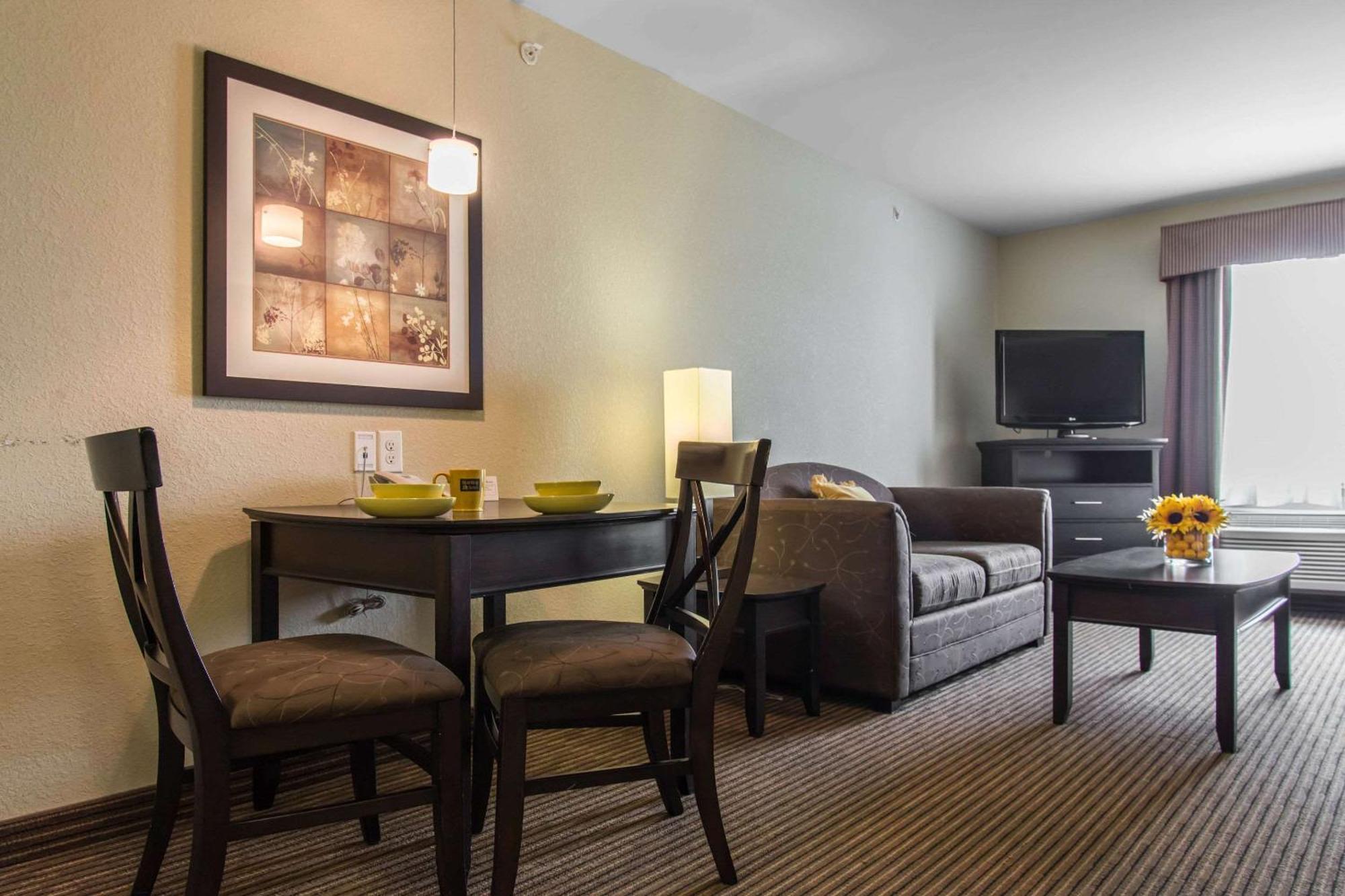Efficiency Queen Suite with Two Queen Beds - Non Smoking